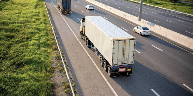 Entendendo o Transporte de Cargas Urgentes: A Relevância da Agilidade no Mercado Atual