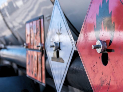 O Transporte de Cargas Perigosas: Desafios e Boas Práticas